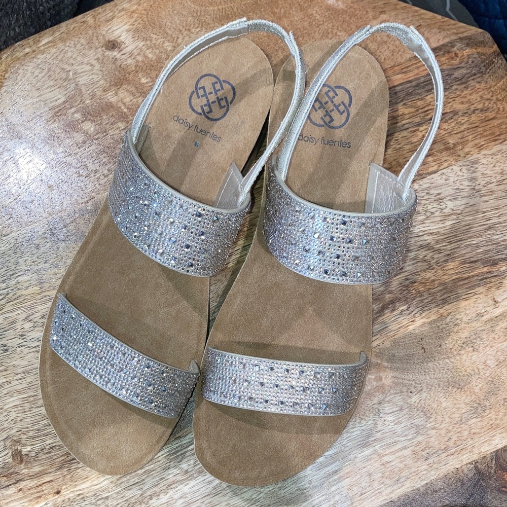 NWOT Daisy Fuentes Champagne Sparkle Two-Strap Slingback Sandals